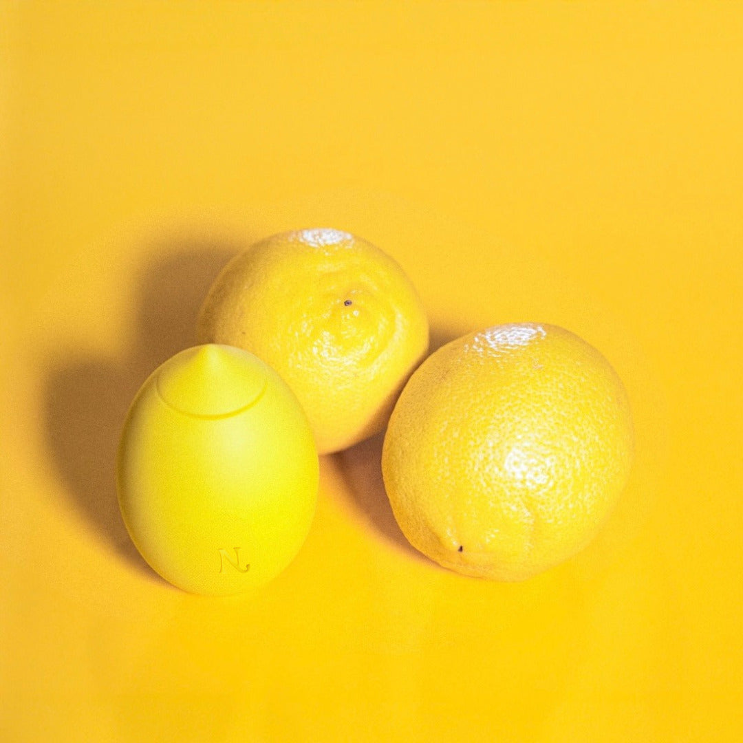 Vibrador Limón - en la mano